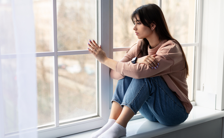 Ter medo de se relacionar com as pessoas pode afetar seriamente a qualidade de vida e a felicidade de um indivíduo. Saiba como identificar, lidar e tratar com a fobia social neste artigo!